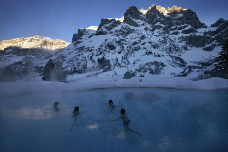 Lindner Alpentherme Leukerbad - Loeche les Bains-01