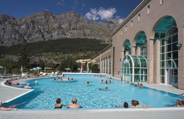 Outdoor thermal baths pool of the Walliser Alpentherme Leukerbad - Loeche les Bains-21