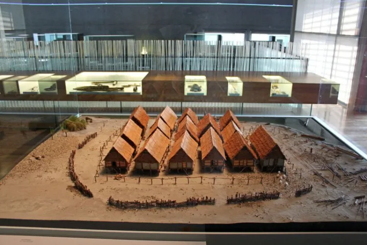 Model of the village of Cortaillod / Est