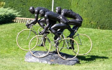 Cyclists in the Olympic Museum Park in Lausanne
