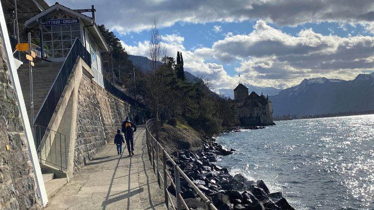 Veytaux-Chillon Train Station is the closest to the castle