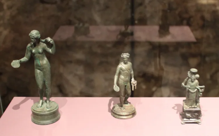 Bronze nudes in the Roman Museum in Nyon