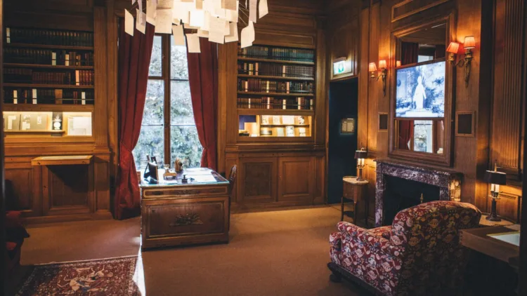 Library in Manoir de Ban