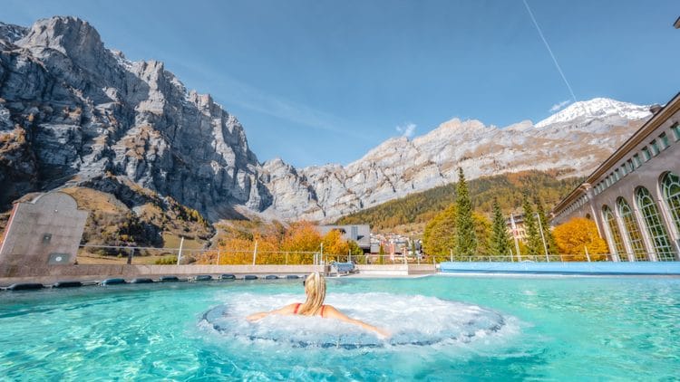 Walliser Alpentherme Leukerbad in Summer Whirlpool